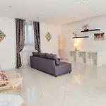 Alina Guest House