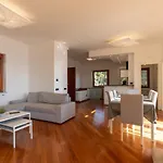 Appartamento In Villa Con Accesso Al Mare, Vista Mozzafiato