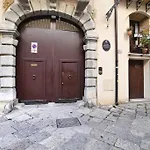 Iflat Agli Archetti Del Centro