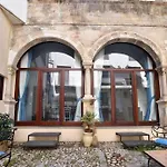 Iflat Agli Archetti Del Centro