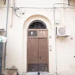 Iflat Downtown House