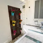 Kamaffari Central Apartment