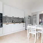 La Dimora Dei Mille - Roomy Apartment With Terrace