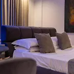 Four Luxury Suite
