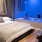 Four Luxury Suite