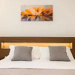 Nora\'S Suites