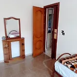 Thrifty, Quiet, Authentic Apartment With 2 Comfortable Single Beds