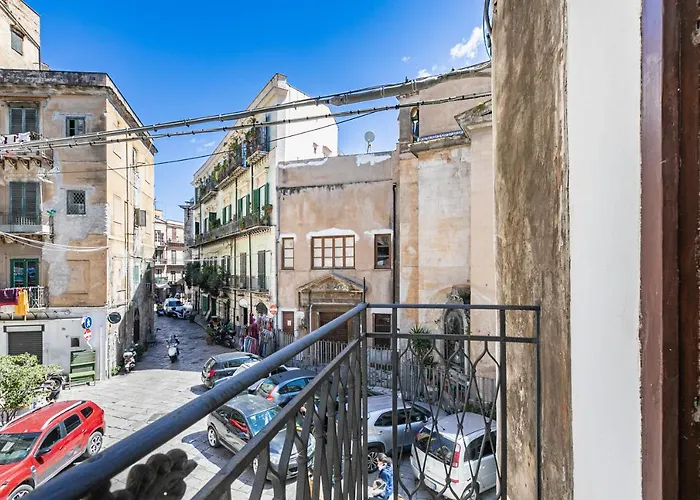 Piazza Pretoria & Quattro Canti Roomy Flats With Balconies