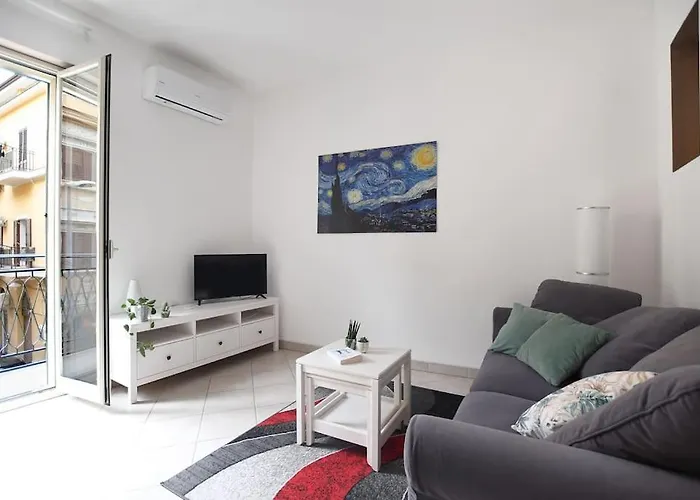 Iflat Downtown House