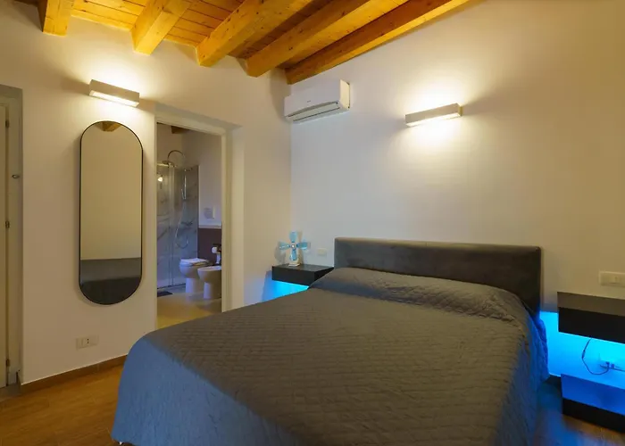 Maquedino Holiday Home & Terrace - Cozy Central Loft