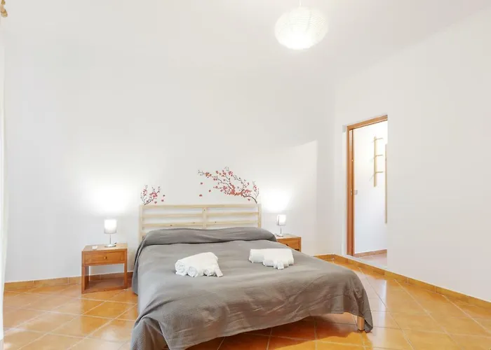 Maqueda Balcony Apartment