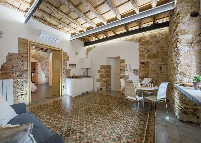 Stylish Home In Front Of Casa Professa