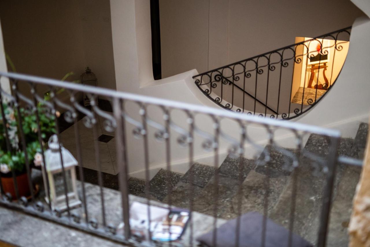 Affittacamere Palazzo Del Poeta - Dimora Contemporanea 2*