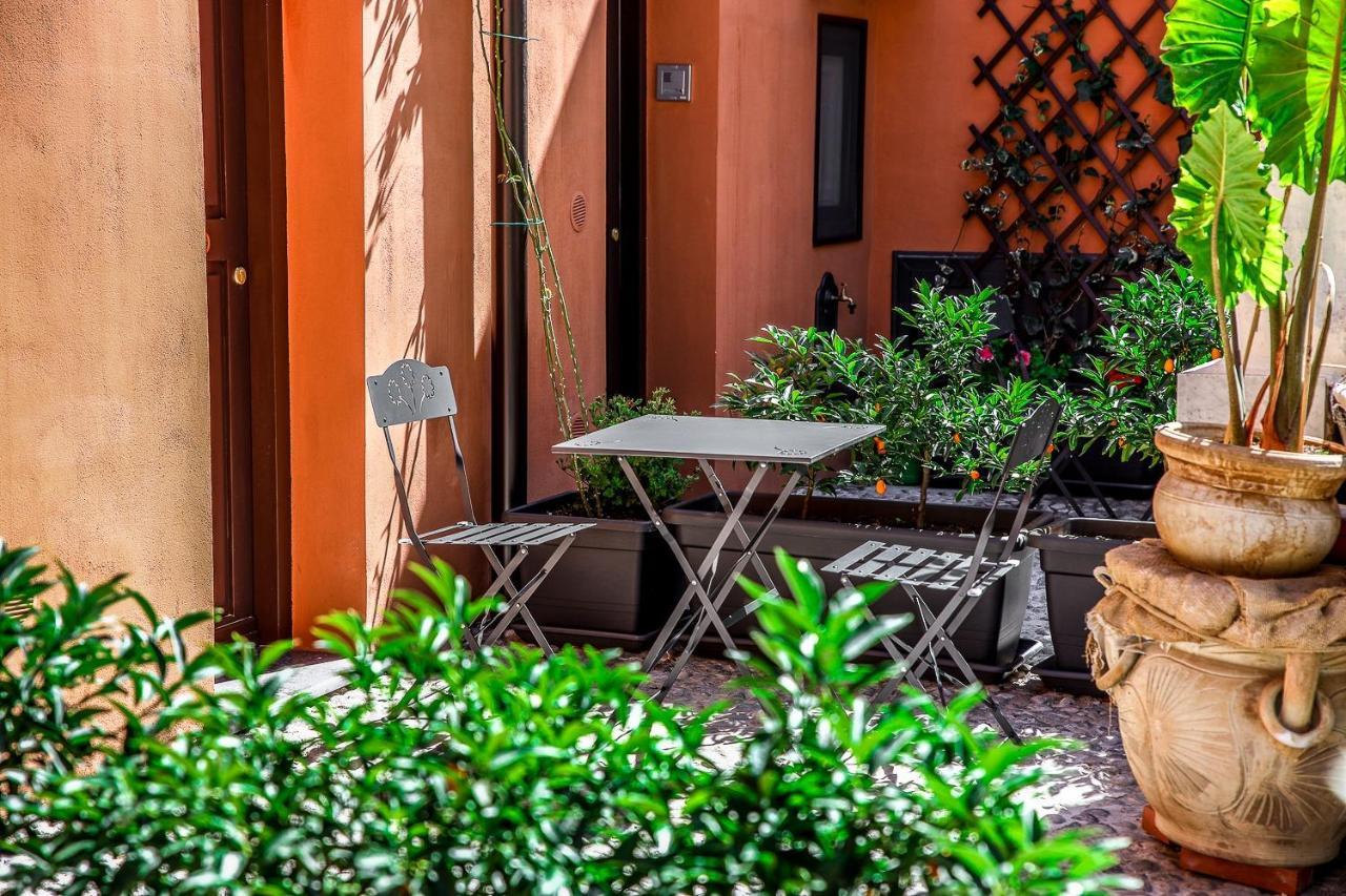 Le Casette Palazzo Ajutamicristo