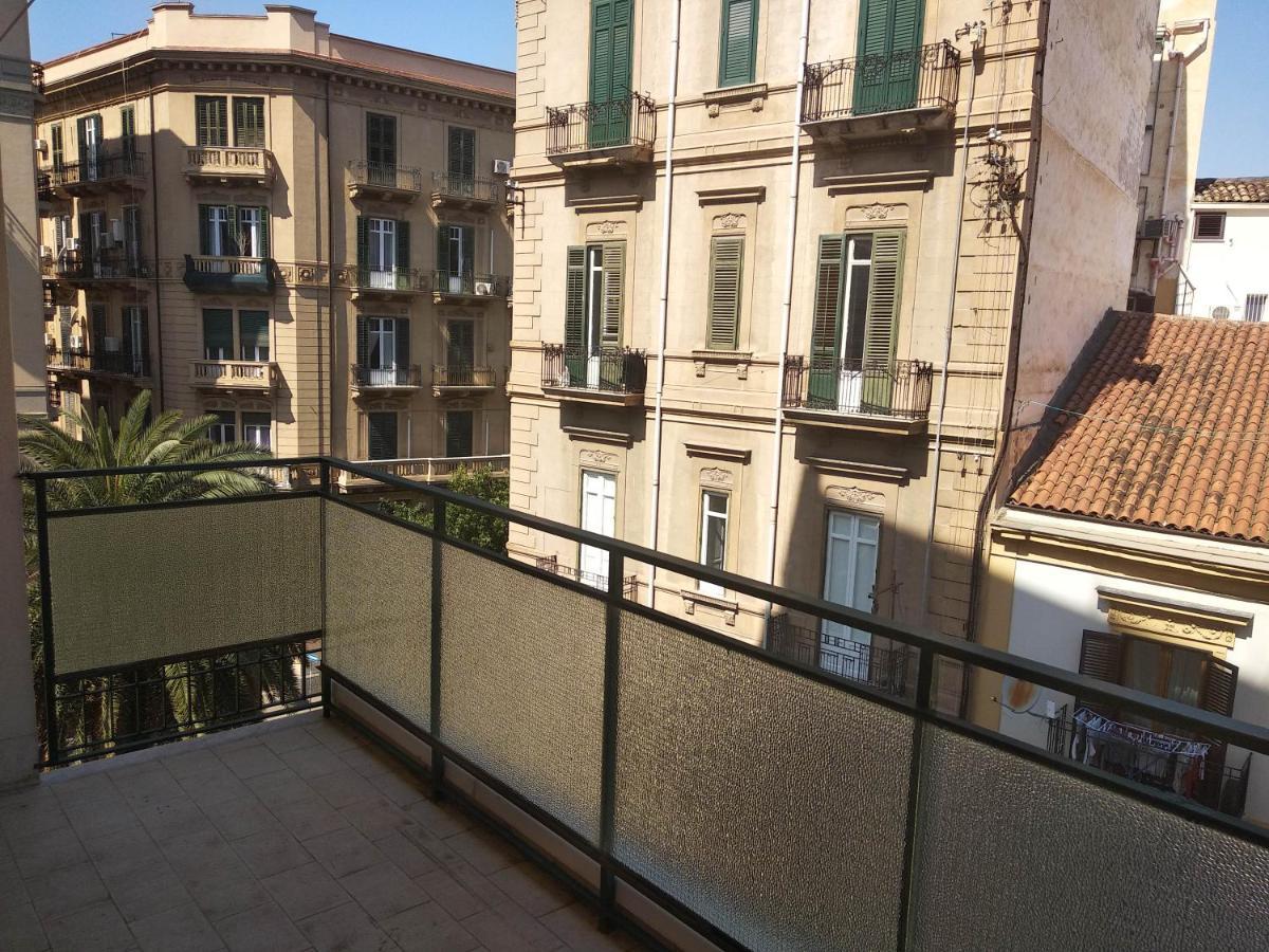 Ostello LGB Stanze per Giovani - dress code lingerie