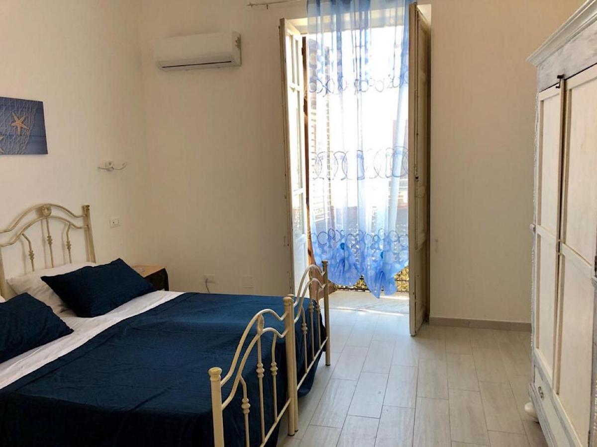 Via Aurispa 60 Appartamento *