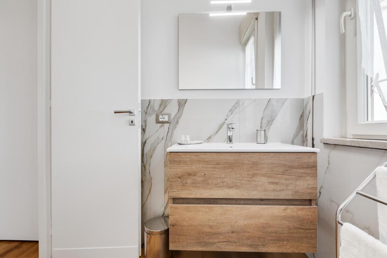 Residenza Dei Poeti - Roomy And Modern Flat Apartment