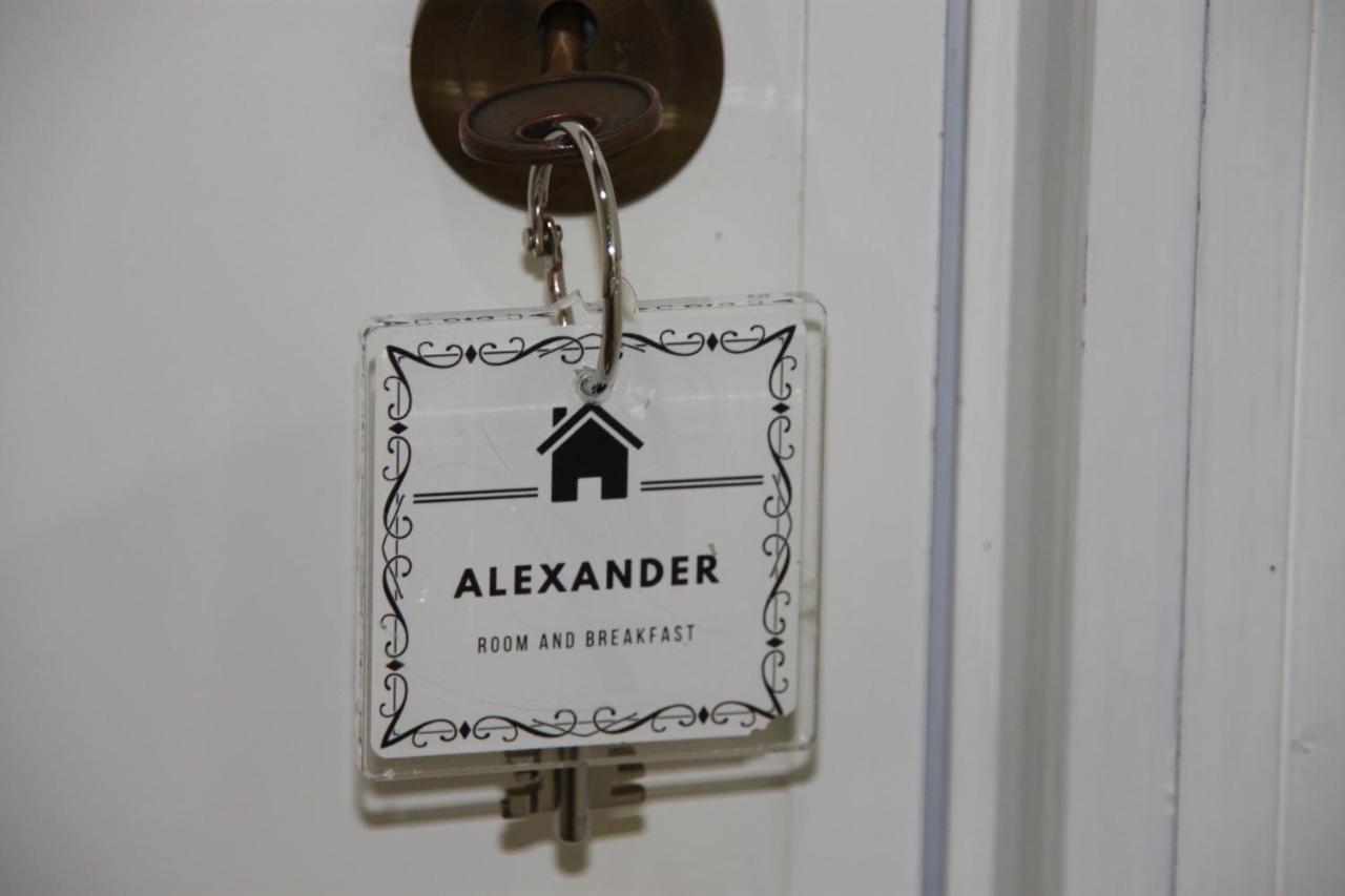 Alexander-room&breakfast 2*
