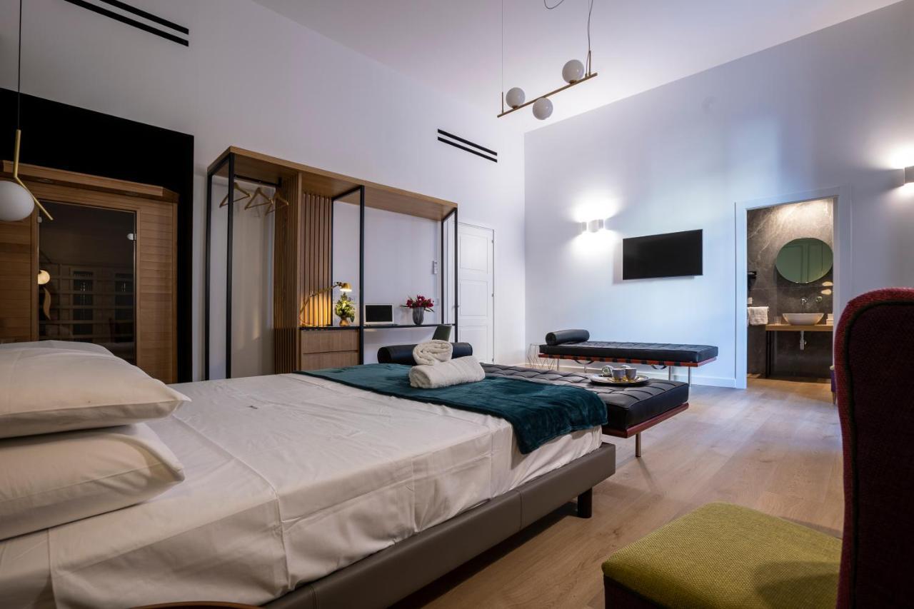 Vespri Luxury & *