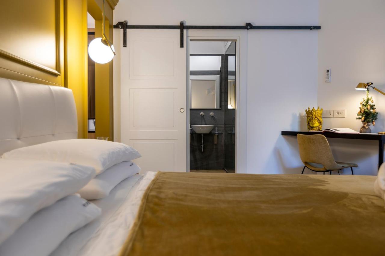 Vespri Luxury & *
