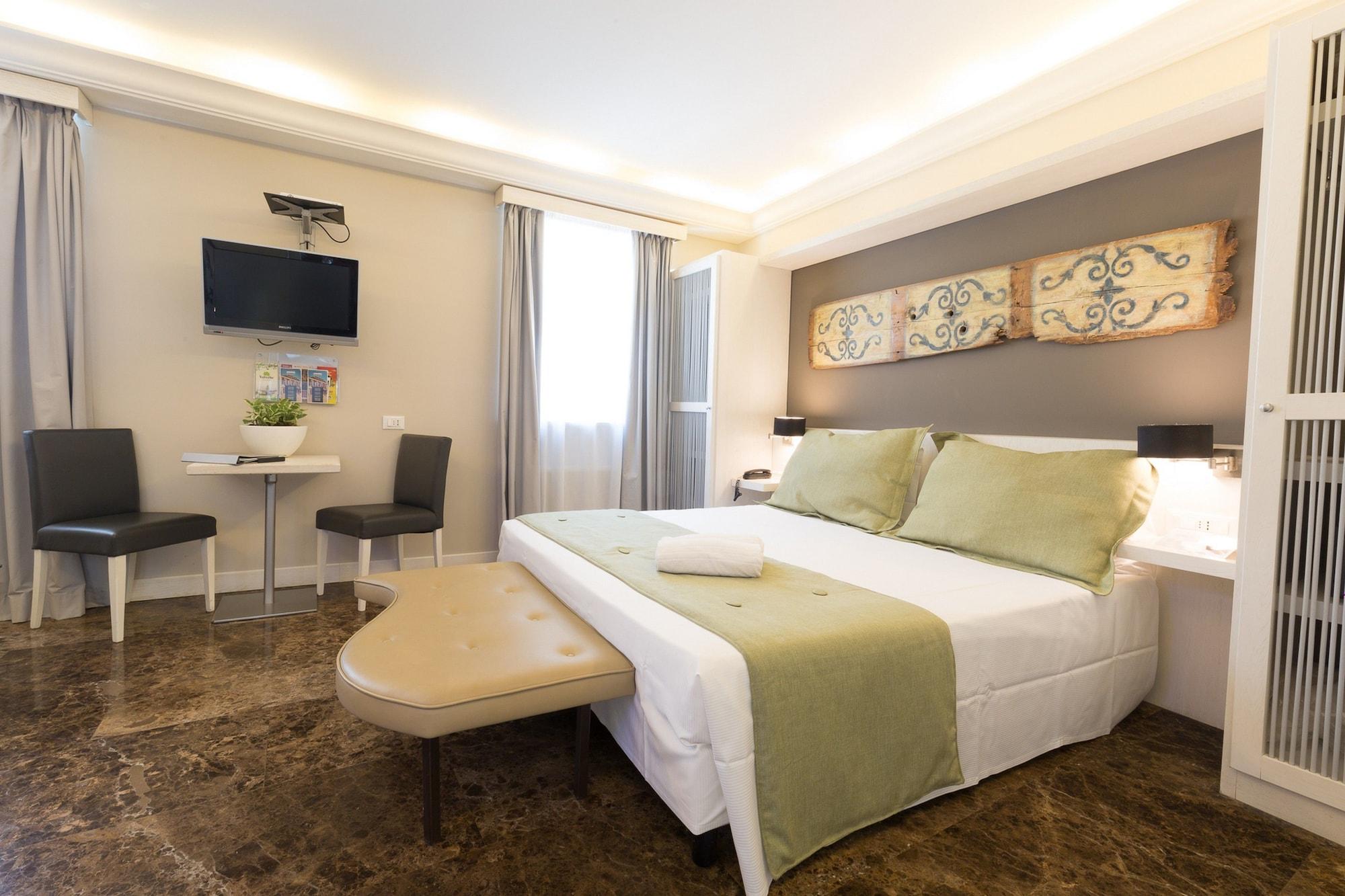 Hotel Quintocanto & 4*