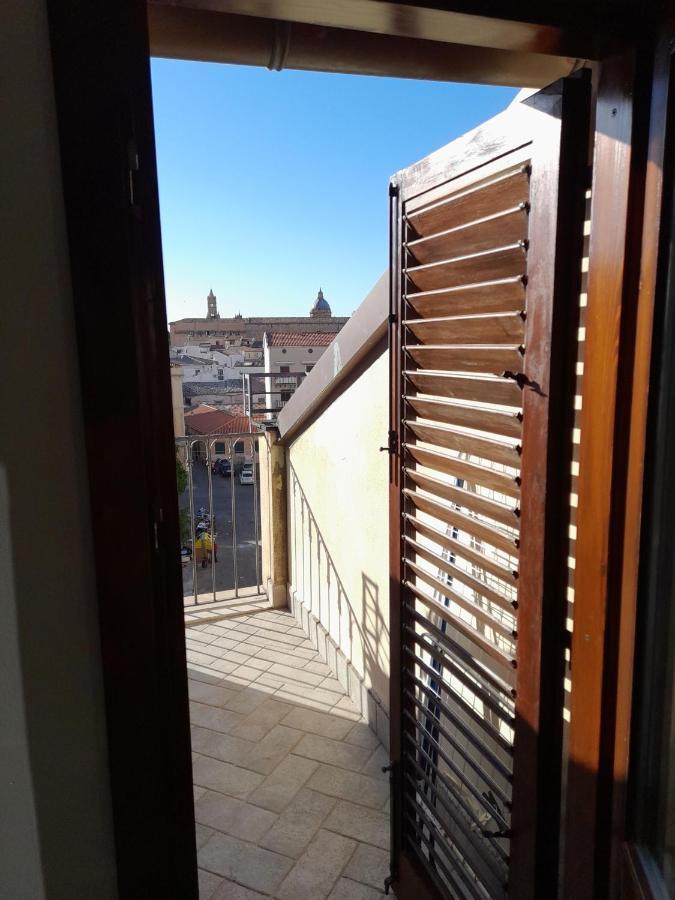 Terrace With View Attic In Old Town Ballarhome Appartamento *