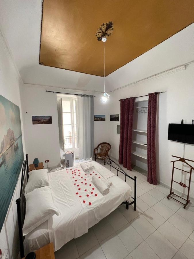 Vittorio Emanuele House * Palermo