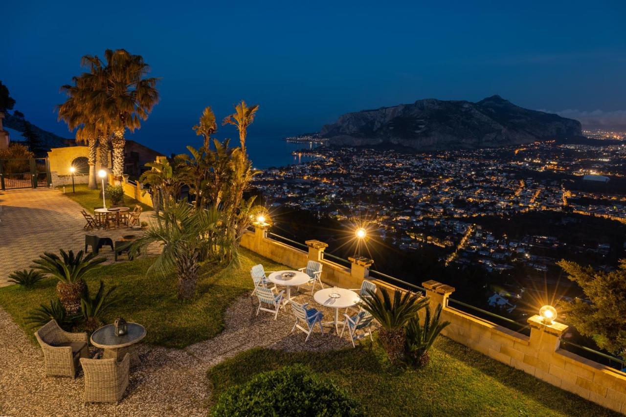 Vista Mare Con Piscina Privata A Mondello Villa
