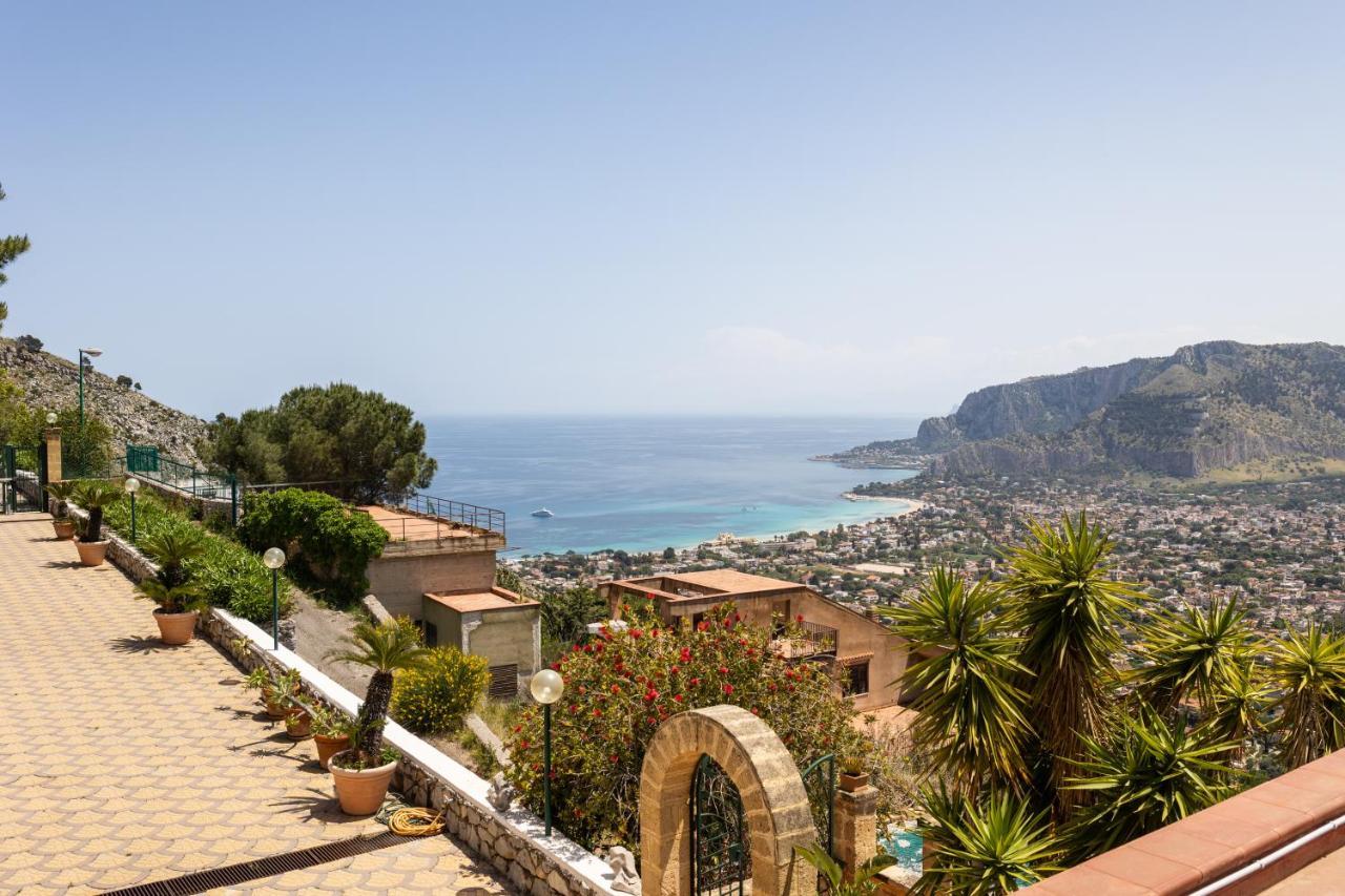 Vista Mare Con Piscina Privata A Mondello