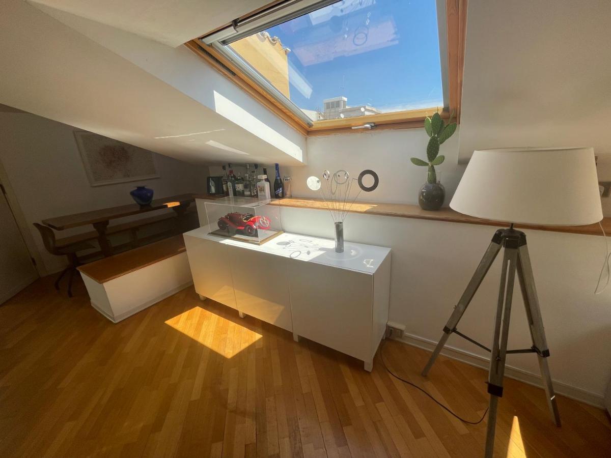 Design In Center With Terrace Apartment