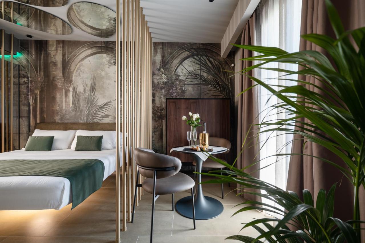 Aquasuite - Luxury Experience & *