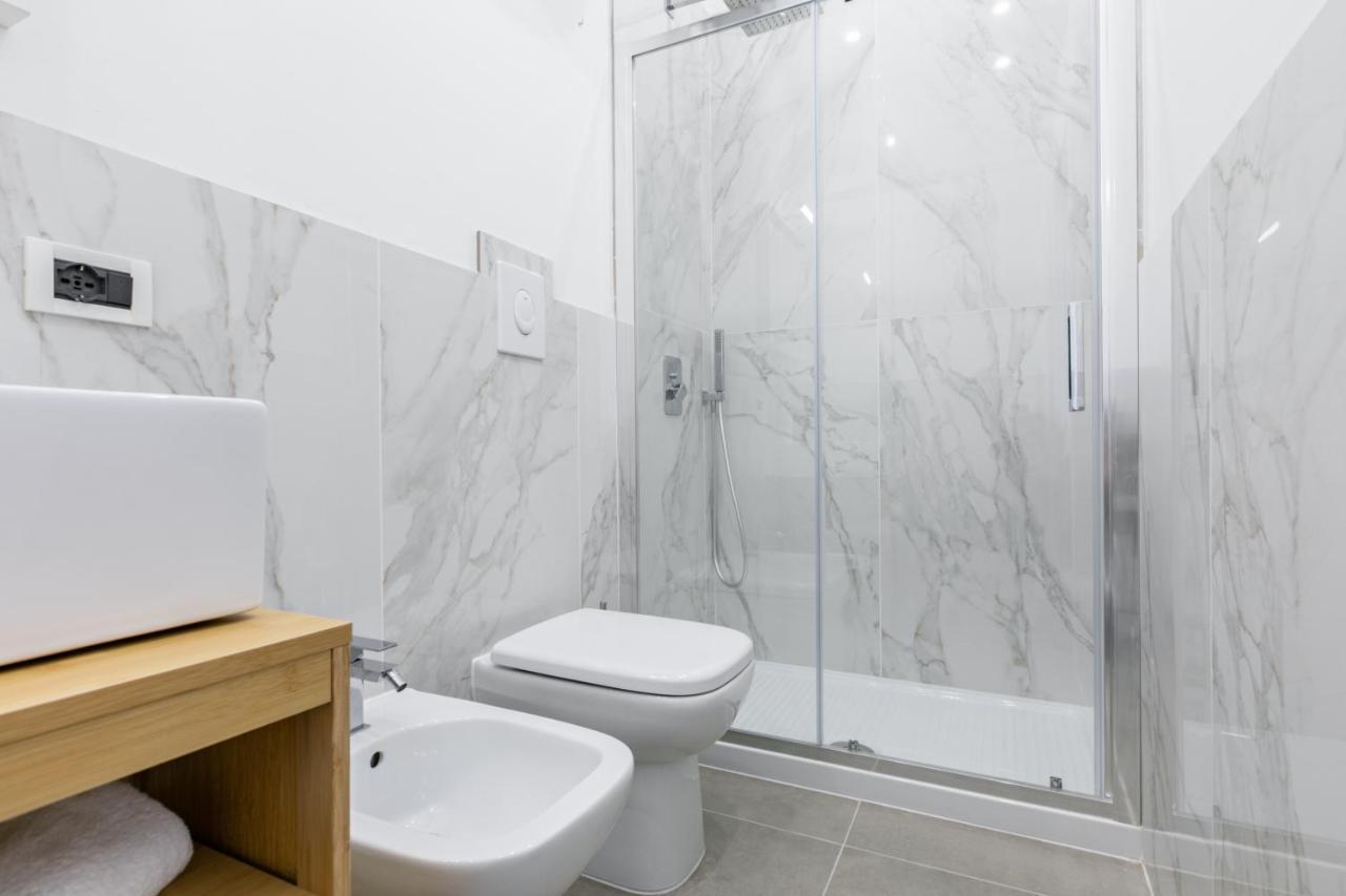 Corso Dei Mille Station Flat With Balcony Apartment