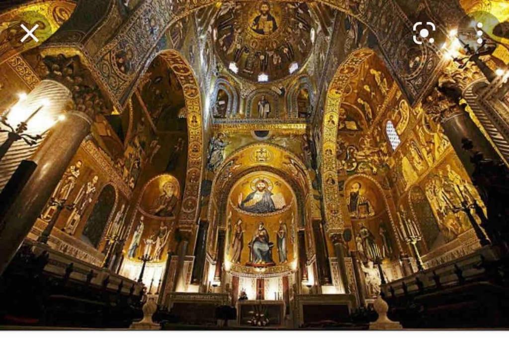 Politeama In The Heart Of The Palermo