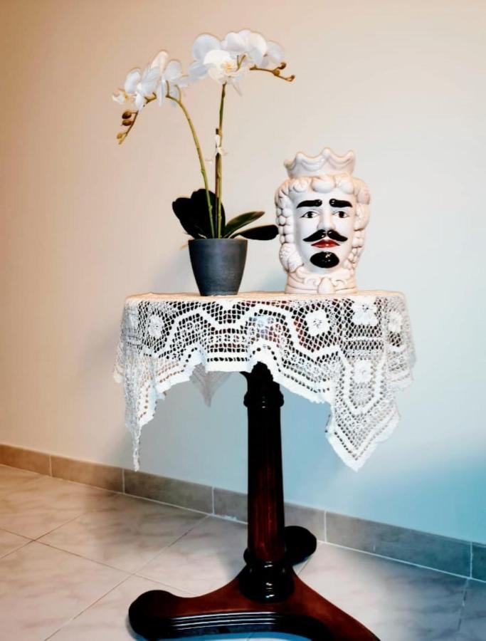 Apartment Lorenzo Guest With Free Private Parking-- Cantieri Culturali Palermo