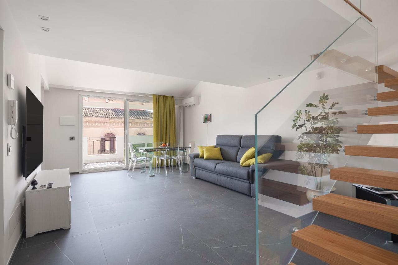 Archimedes Luxury With Terrace Apartment