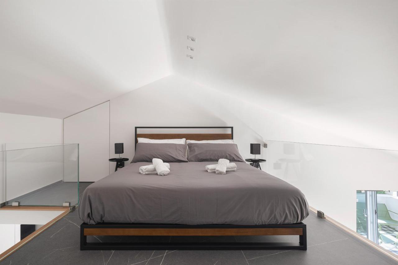 Archimedes Luxury With Terrace Apartment