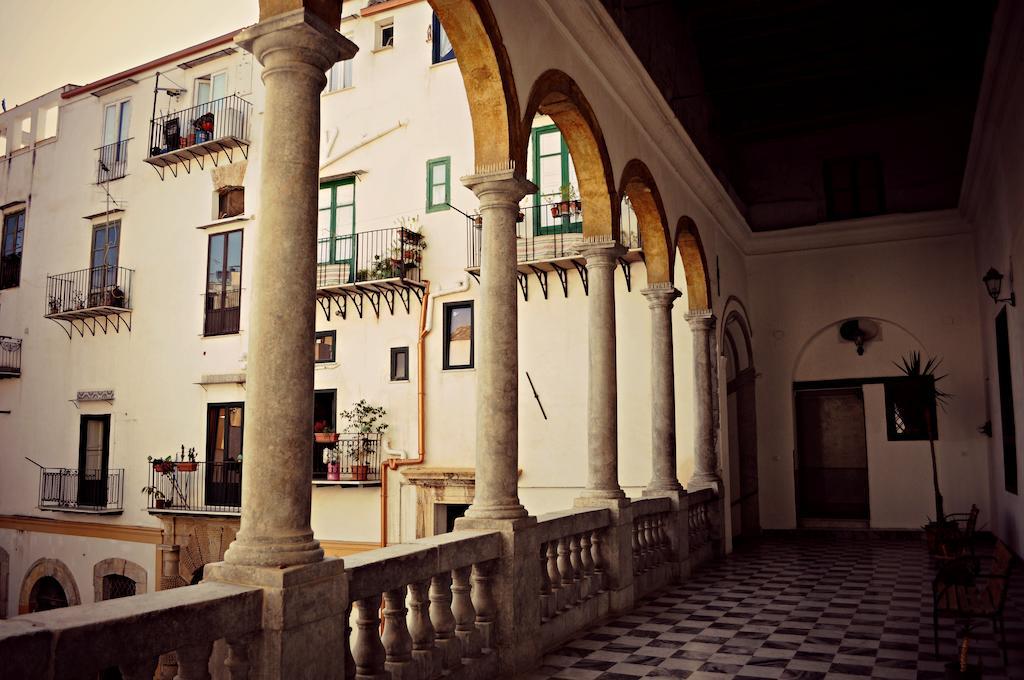 Acomodação com café da manhã  Palazzo Corvino 3*