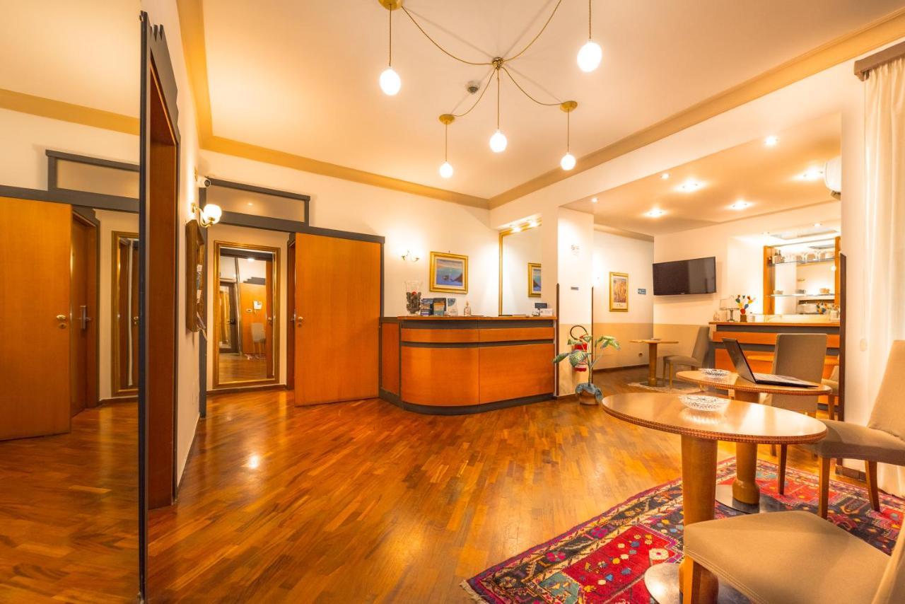 Center Hotel