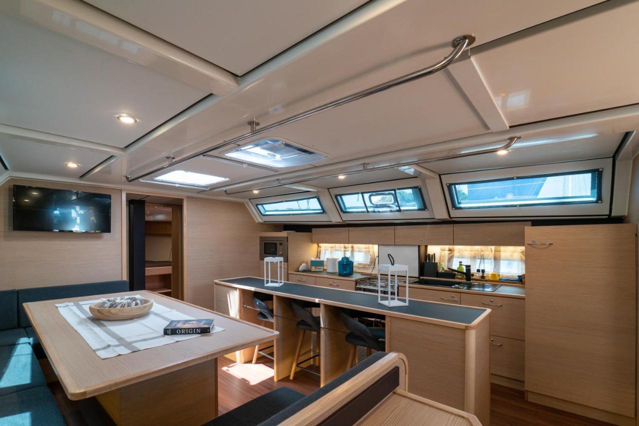 Hydra Boat And Breakfast Botel Palermo