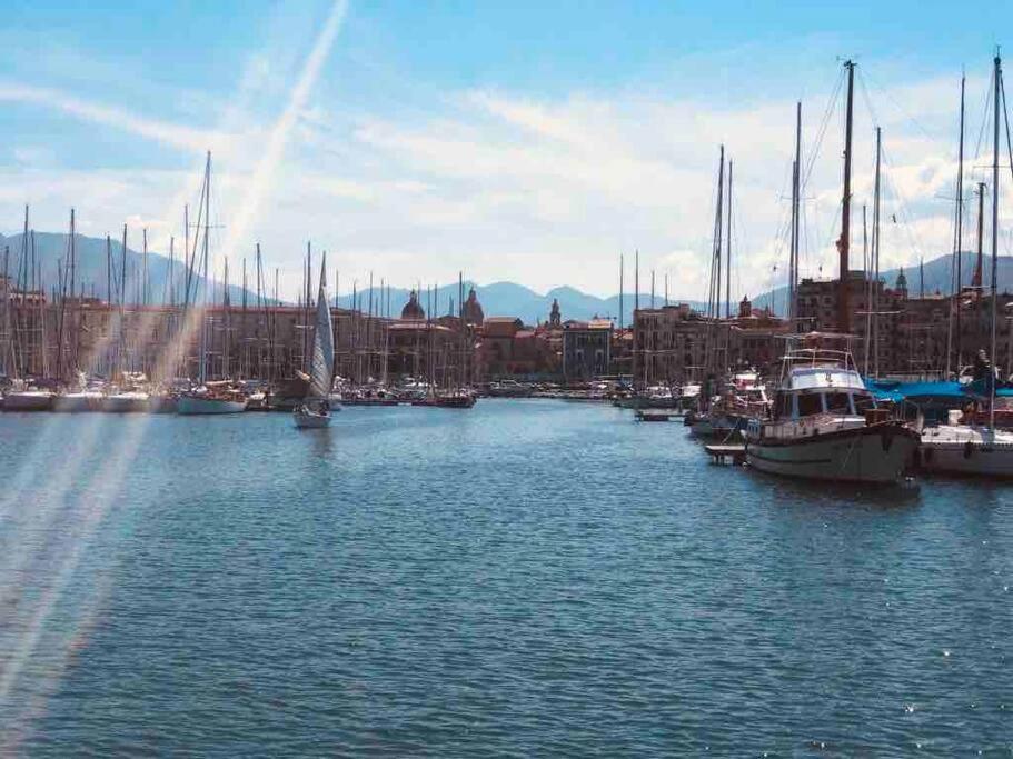 Botel Boat And Breakfast *