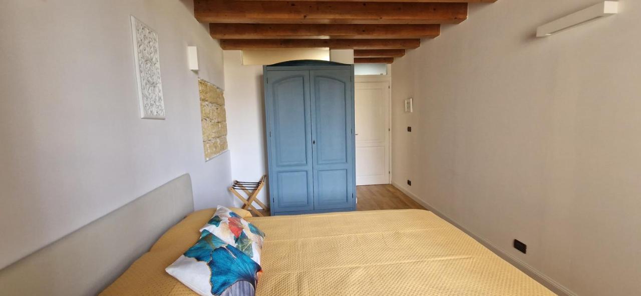 2 Sicilie And In Centro Apartment *