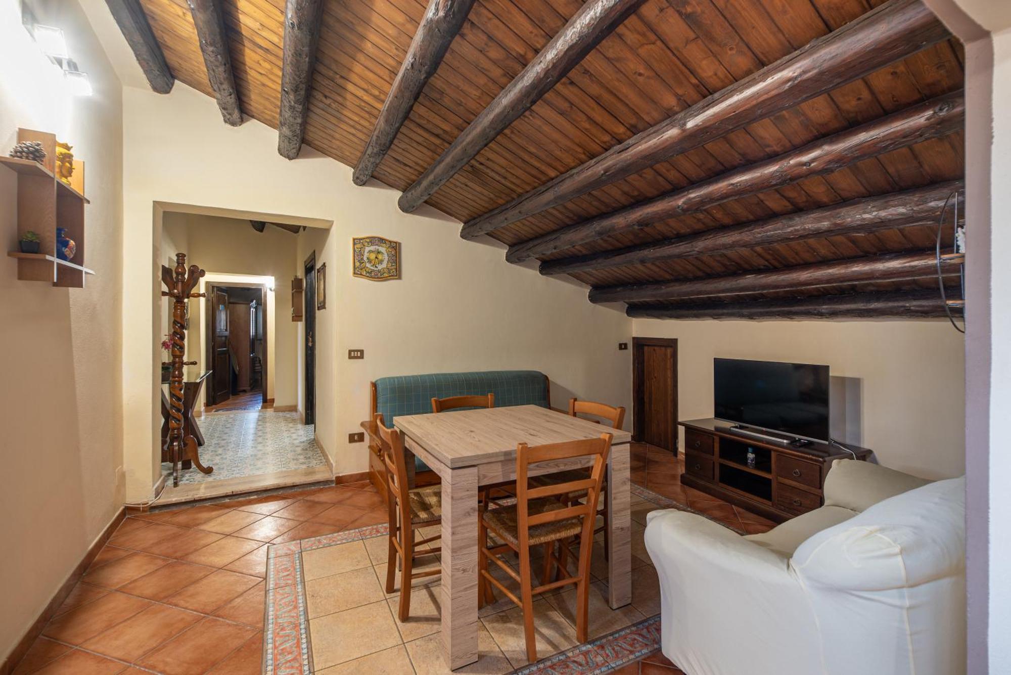Large Historic Apt In * Palermo