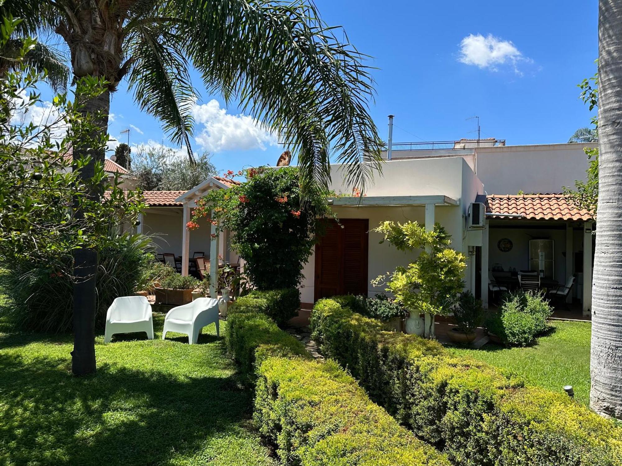 Apartment Saline - Luxury Garden Mondello *