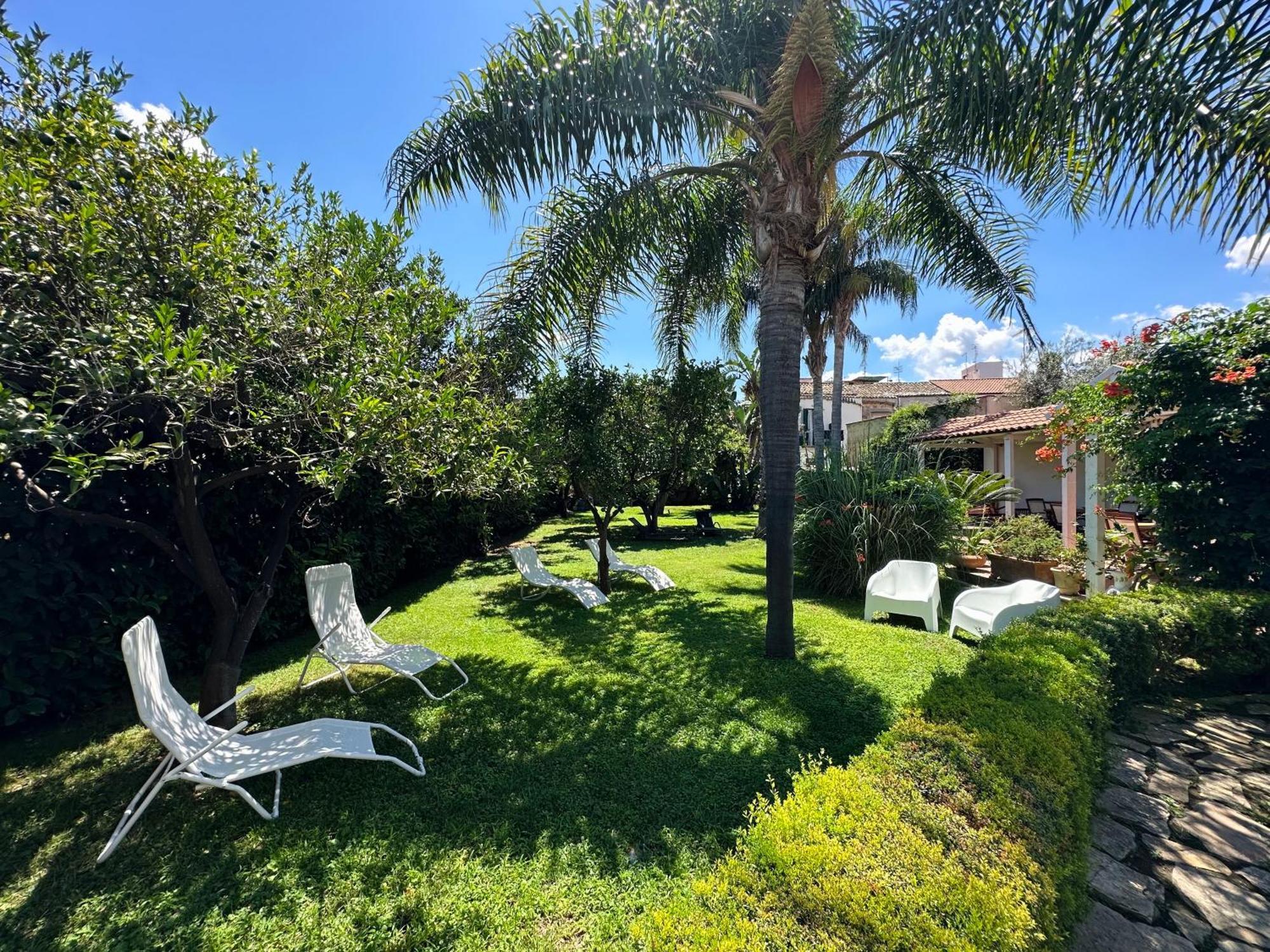 Apartment Saline - Luxury Garden Mondello