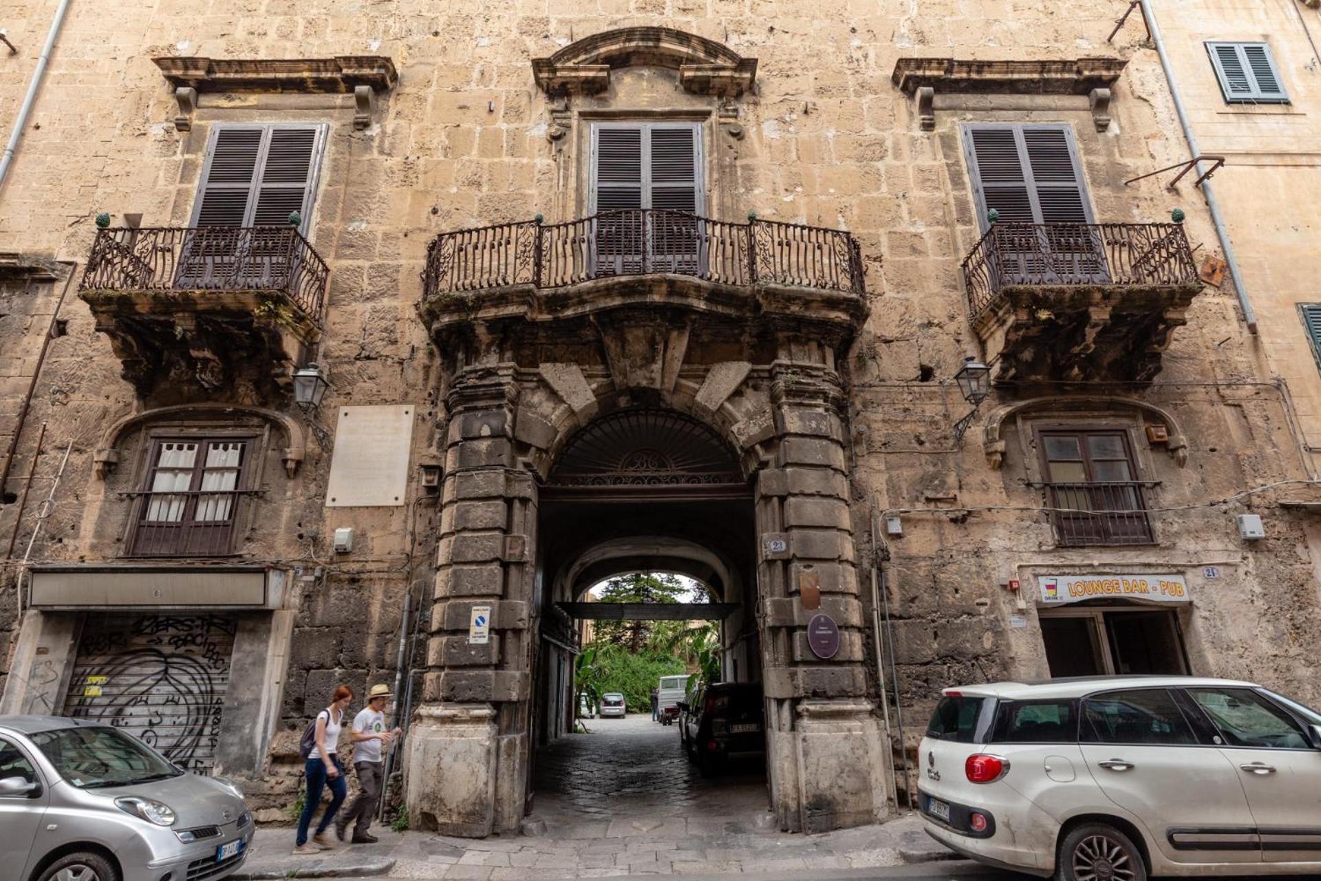 Apartment Ajutamicristo Domus By Domusicily Palermo