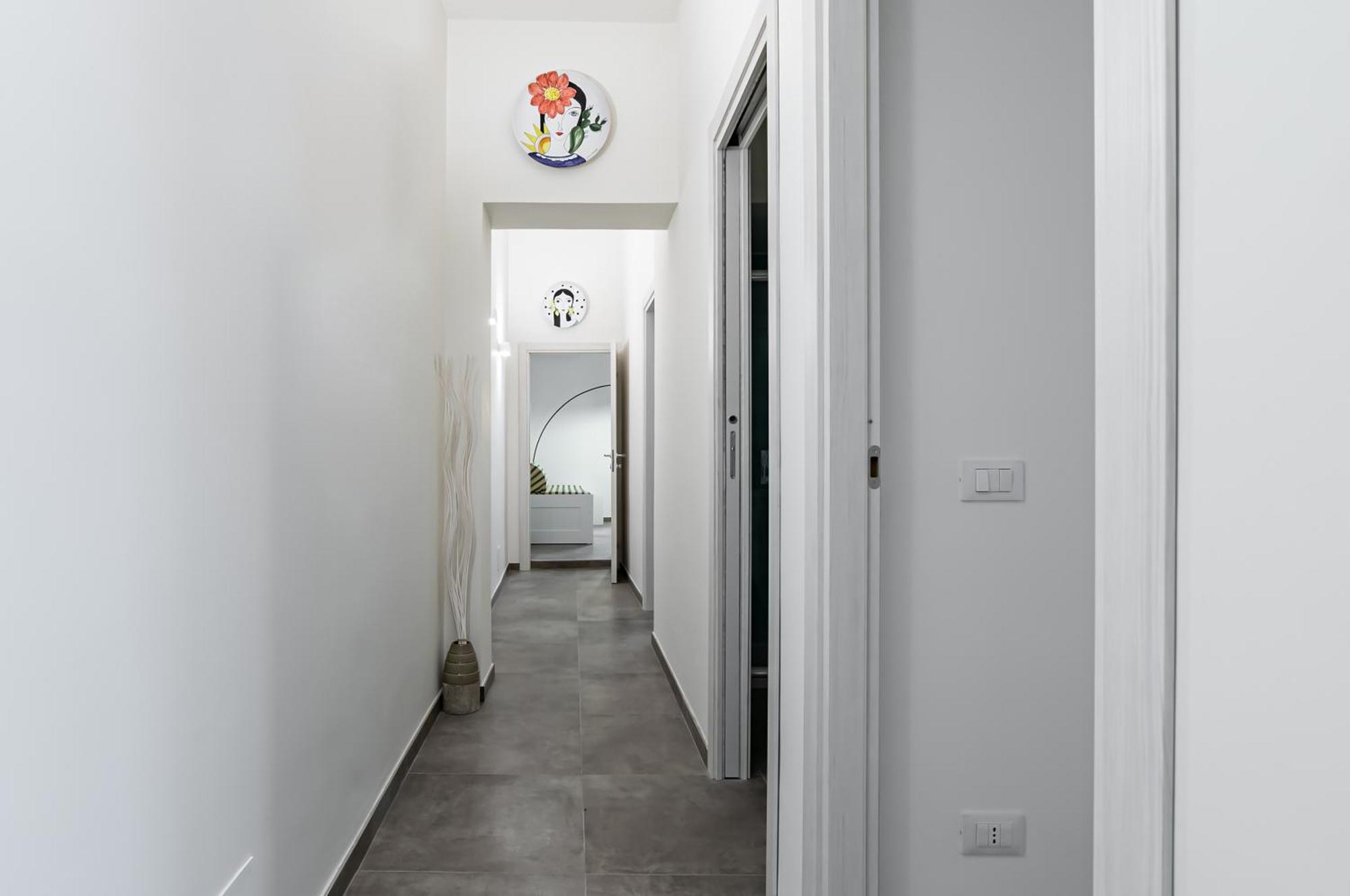 Palazzo Dei Normanni & Ballaro Roomy Modern X9 Apartment Palermo