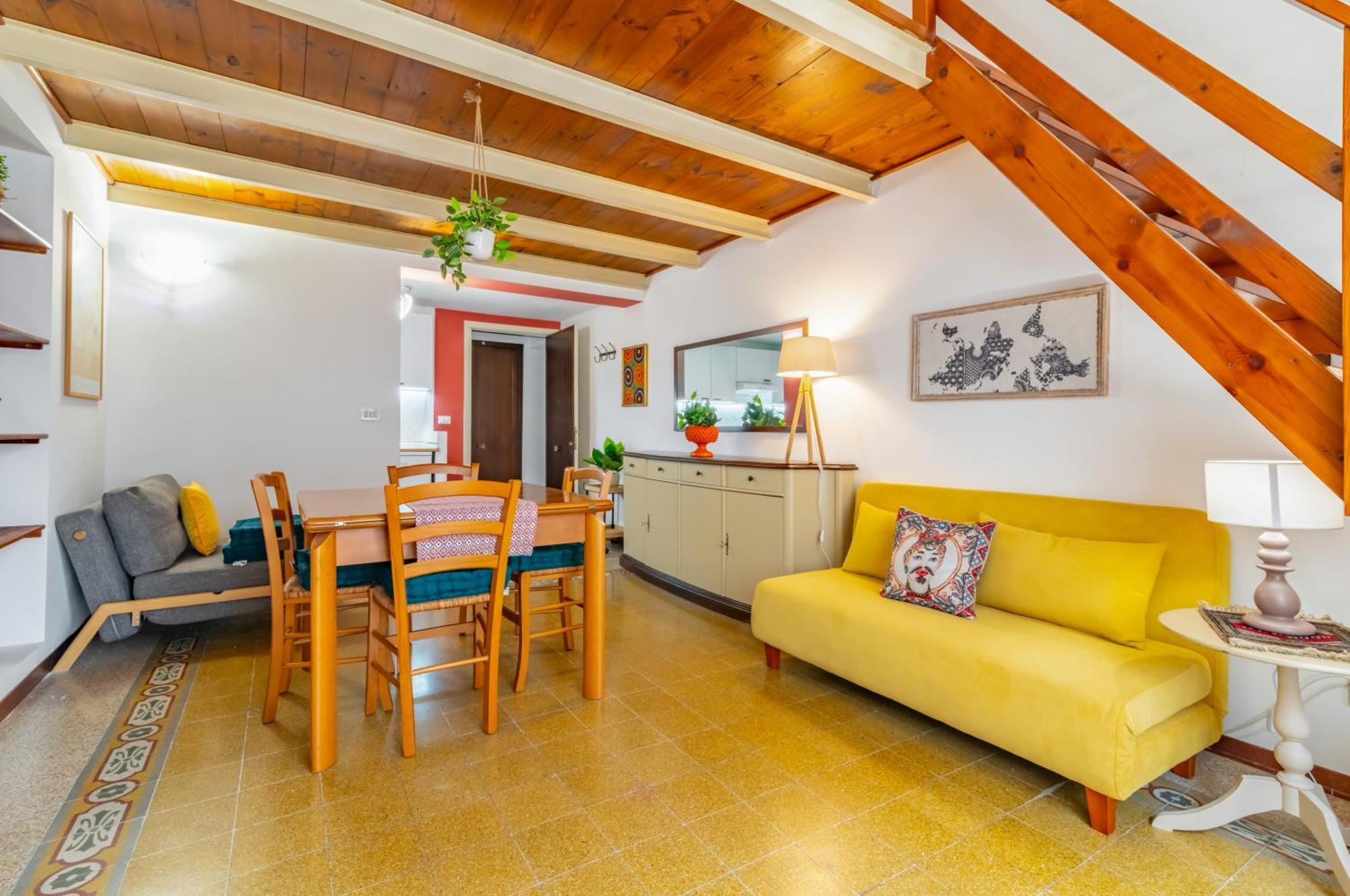 The Traveller's House - Station Apartment *