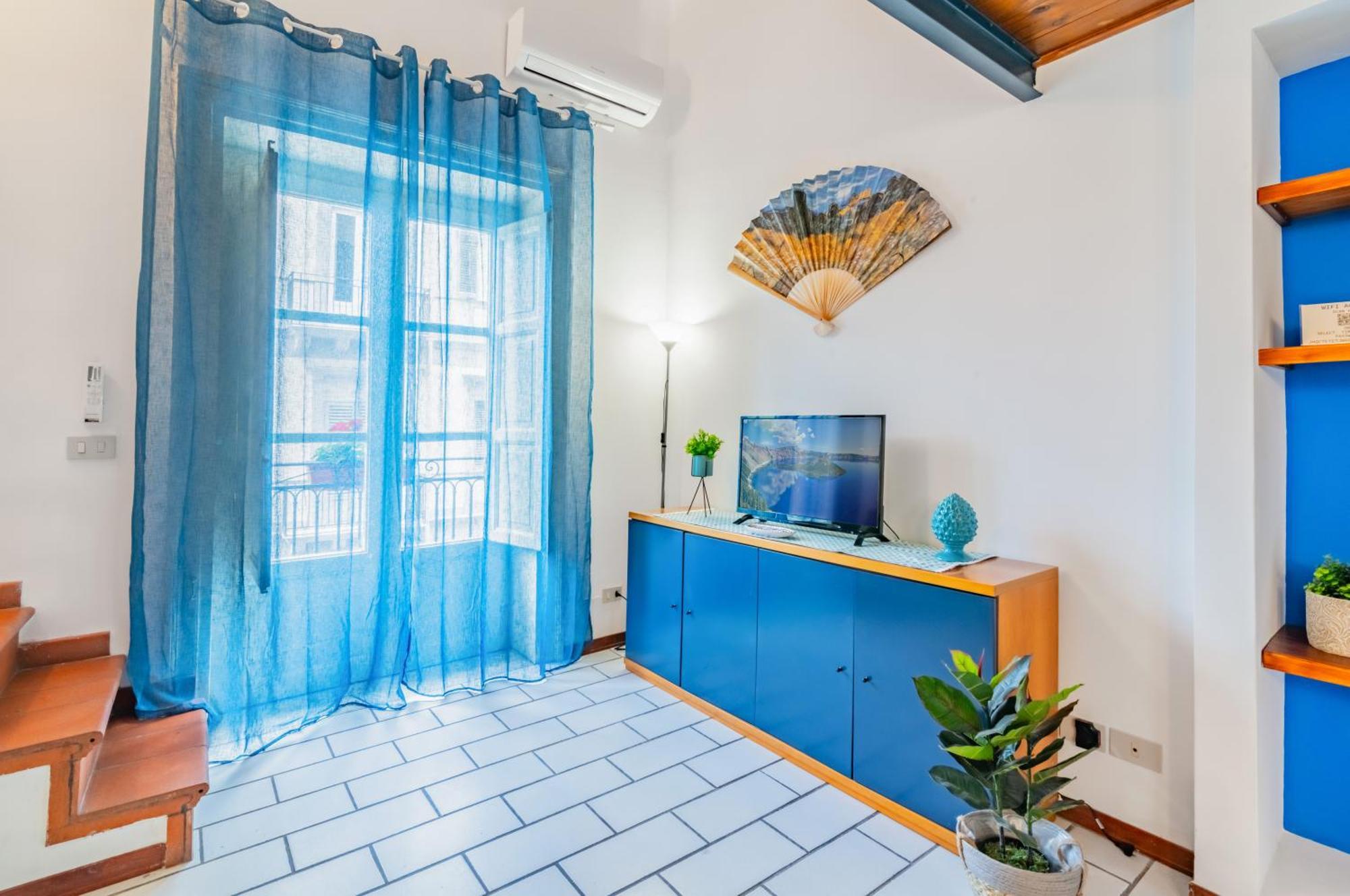 The Traveller's House - Station Apartment