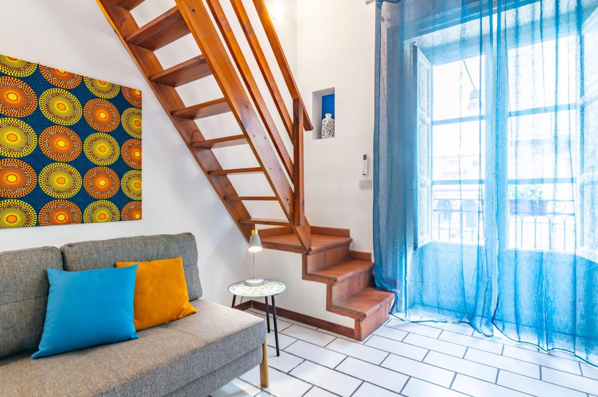 The Traveller's House - Station Apartment