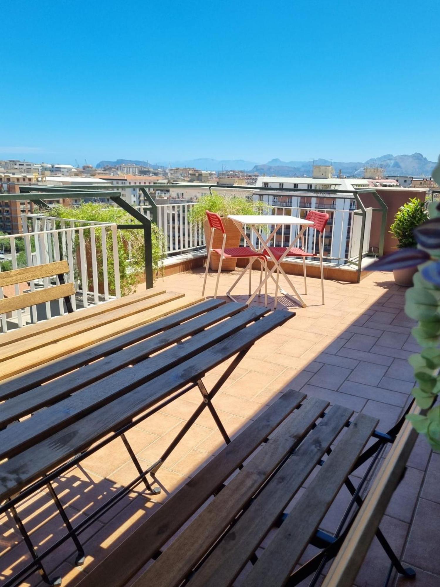 Apartment House & Free Parking By Perry-holiday